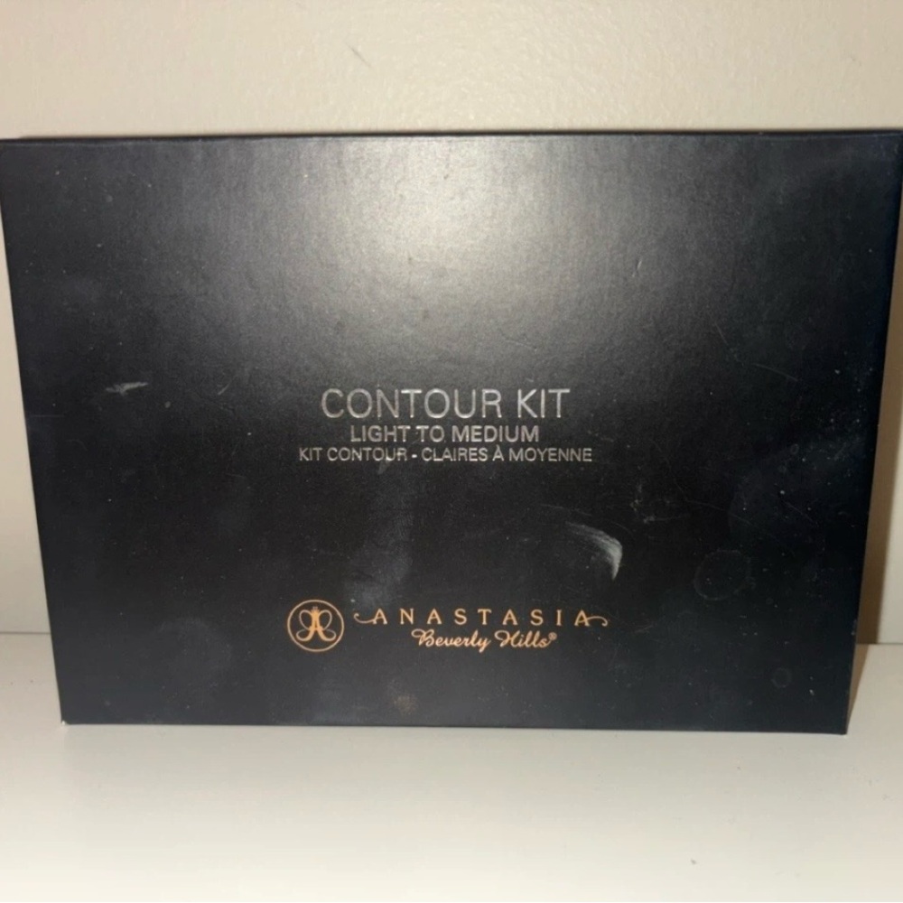 Anastasia Beverly Hills Contour Kit in Black and Gold